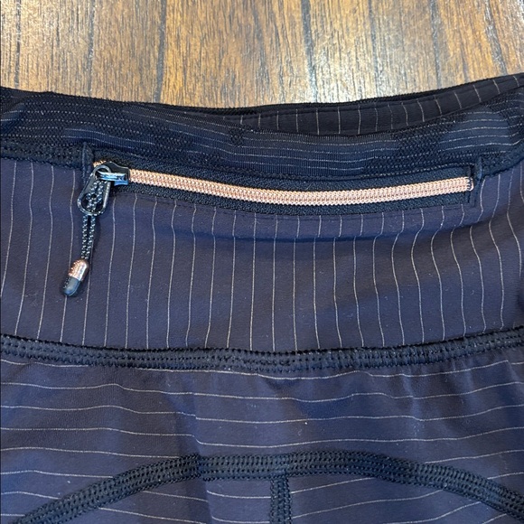 Blk/gold lululemon shorts - Picture 2 of 8